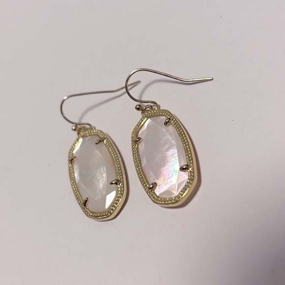❌SOLD❌ Lot of 2x [Kendra Scott] Mother of Pearl/Elisa Necklace & Dani Earrings - Picture 9 of 12